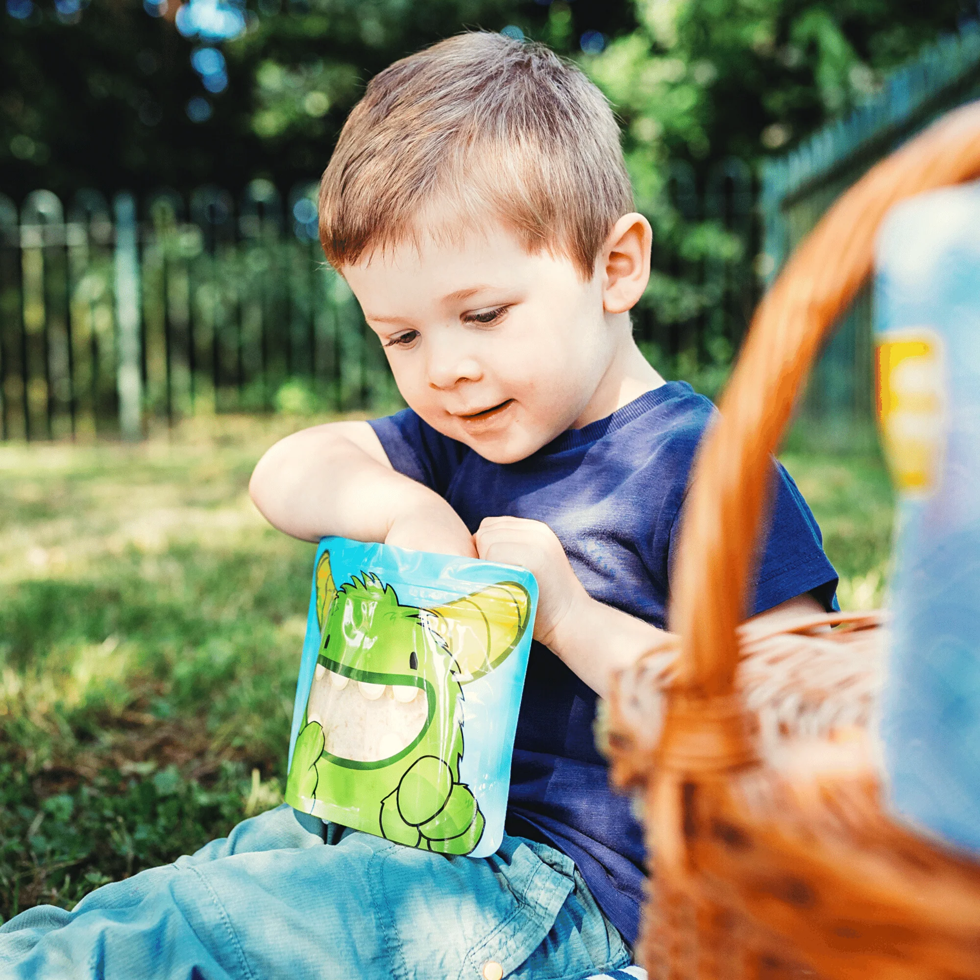 Nom Nom Kids Reusable Monster Sandwich Bags 4 Pack Stand Up Lunch Bags - Image 4