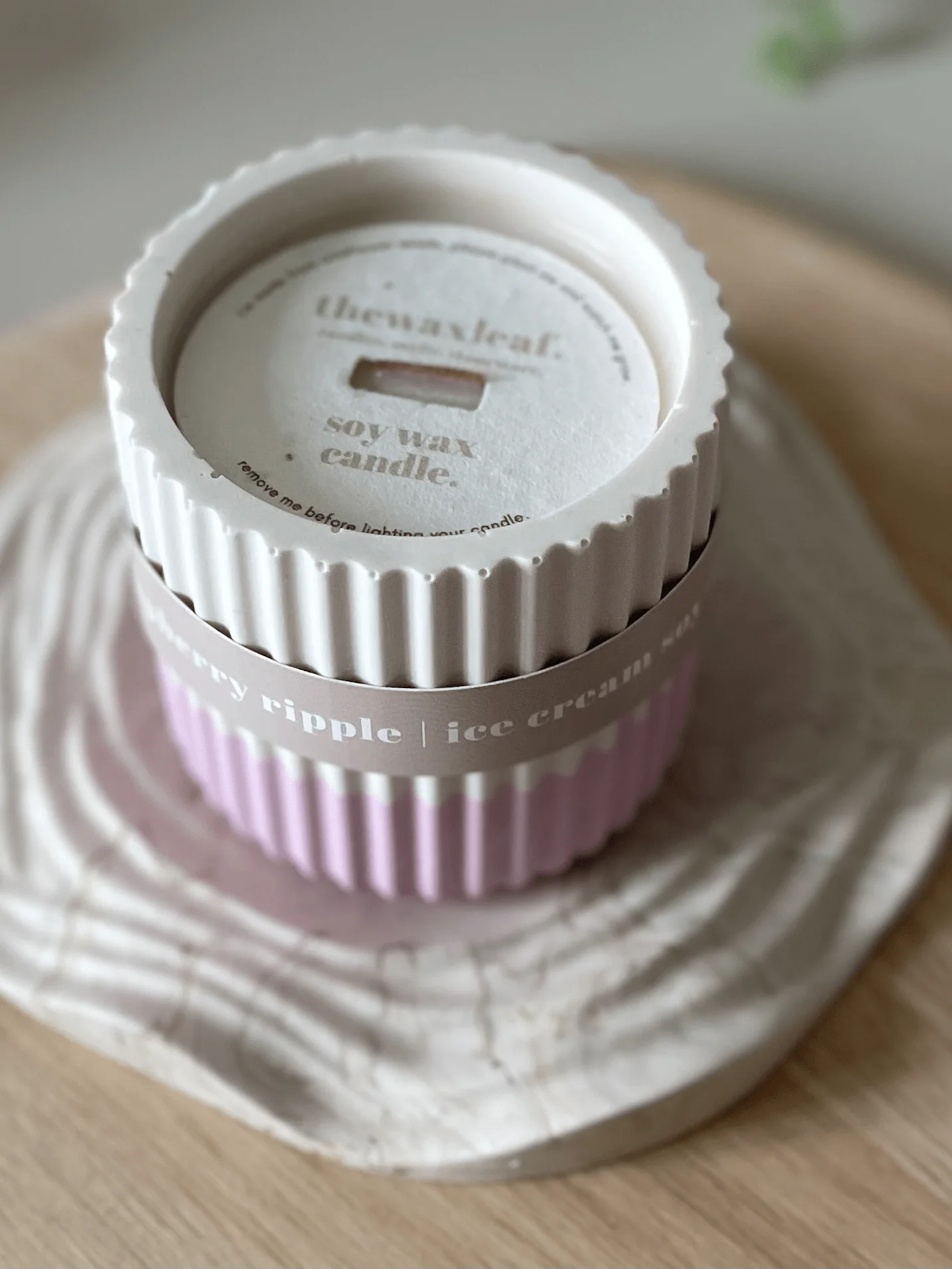 Raspberry Ripple Stoneware Soy Candle – Sustainable Fruity Scent - Image 5