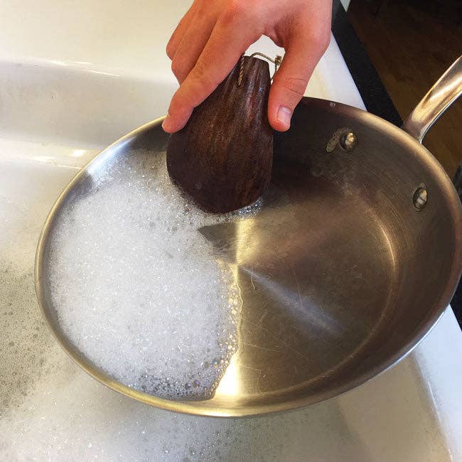 LoofCo Washing-Up Scraper – Natural Coconut Husk Pan Cleaner - Image 2