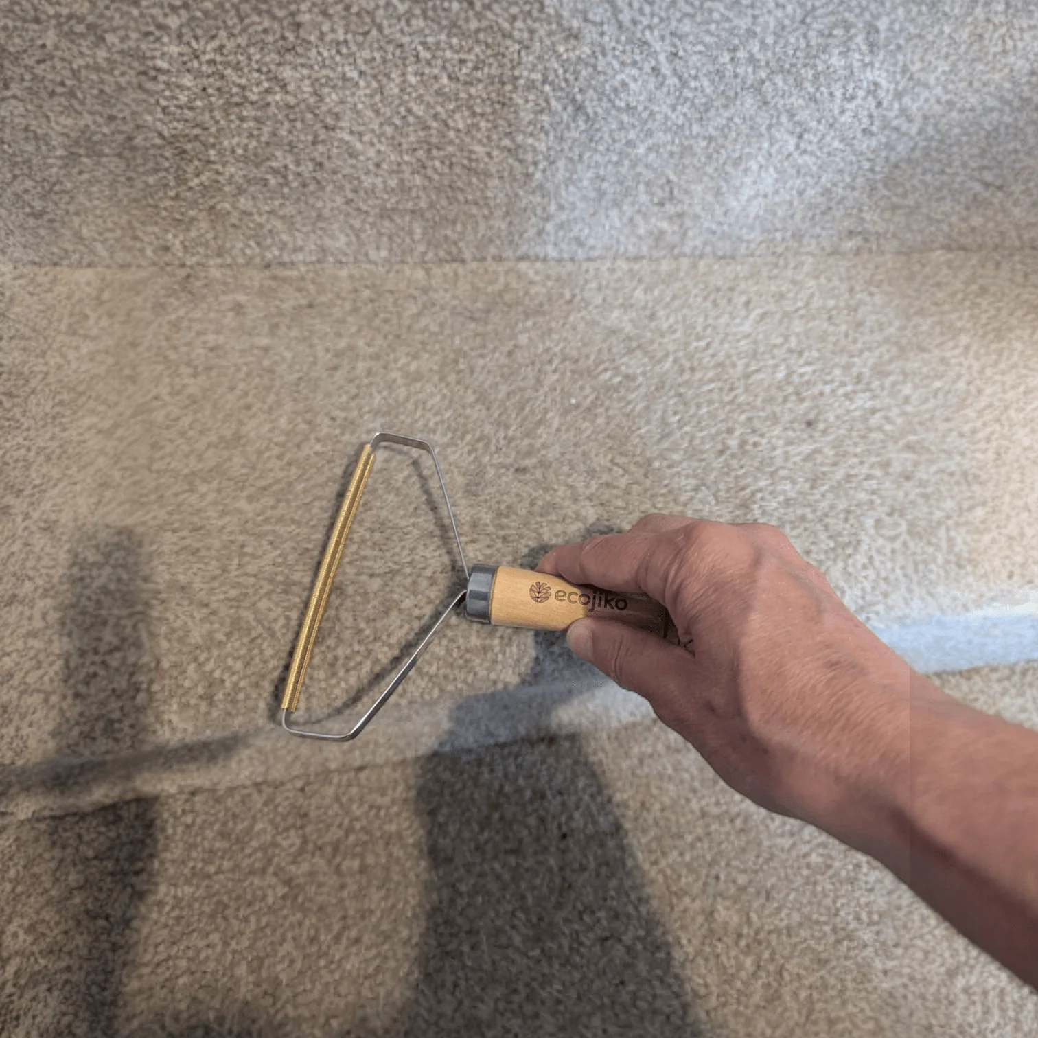 Wooden Lint & Hair Remover for Pet Hair, Furniture and Carpets - Image 3